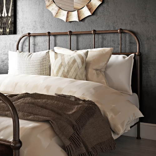 Donnez une touche industrielle à votre chambre à coucher avec une tête de lit en métal 
