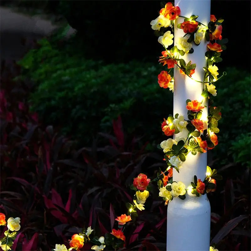 Guirlande lumineuse LED en fil de cuivre avec fleurs artificielles Industris.fr