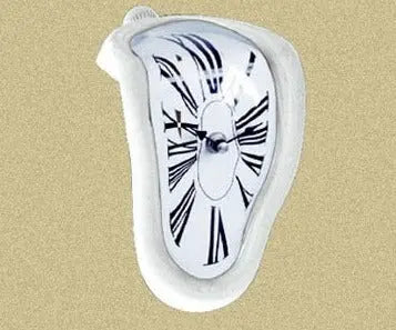 Horloge murale à chiffres romains torsadés de style de Salvador Dali Industris.fr