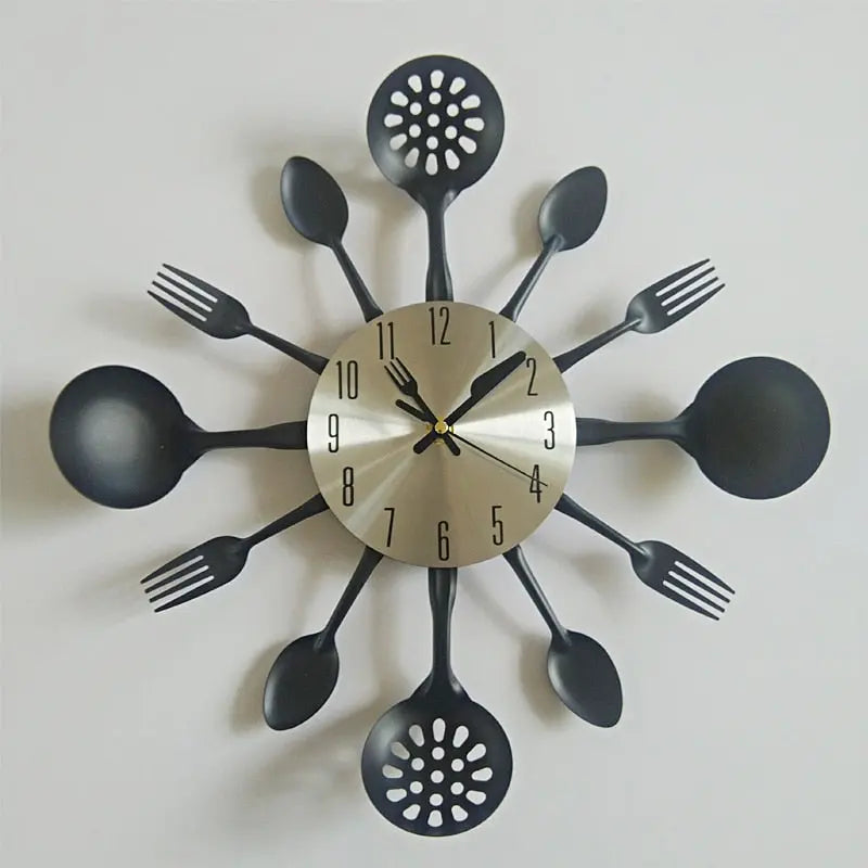 Horloge murale en métal véritable en forme de couteau de cuisine Industris.fr